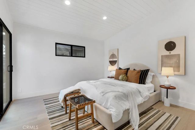 5330 Dubois Avenue, Woodland Hills, CA 91367