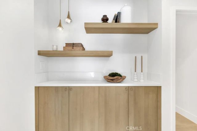 5330 Dubois Avenue, Woodland Hills, CA 91367