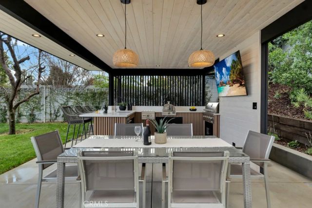 5330 Dubois Avenue, Woodland Hills, CA 91367