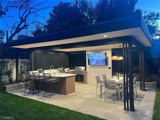 5330 Dubois Avenue, Woodland Hills, CA 91367