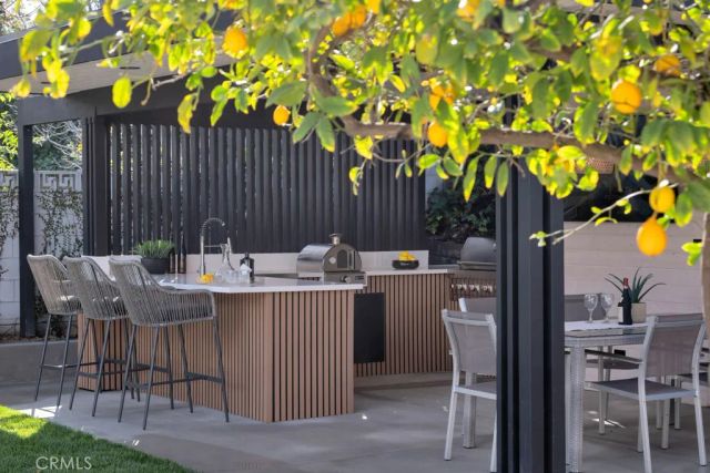 5330 Dubois Avenue, Woodland Hills, CA 91367