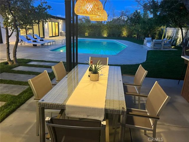 5330 Dubois Avenue, Woodland Hills, CA 91367