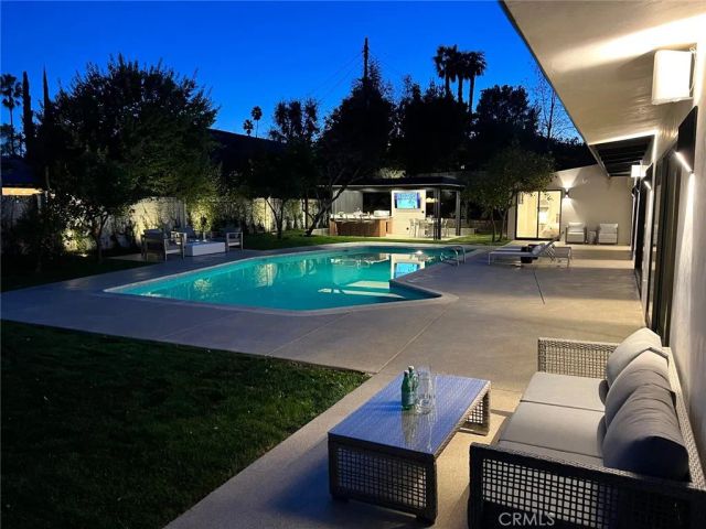 5330 Dubois Avenue, Woodland Hills, CA 91367