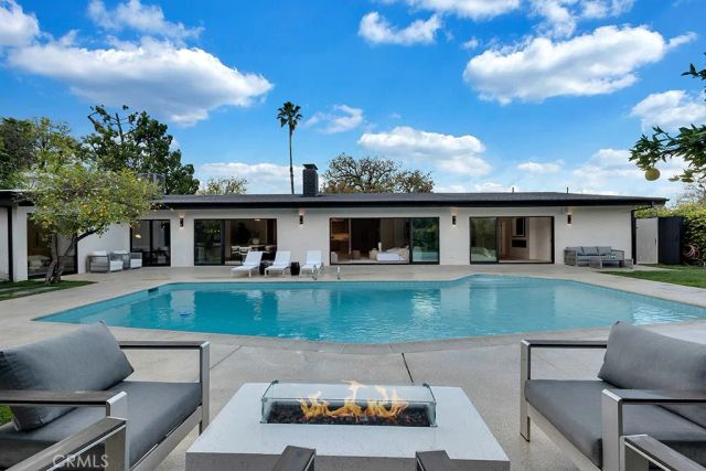 5330 Dubois Avenue, Woodland Hills, CA 91367