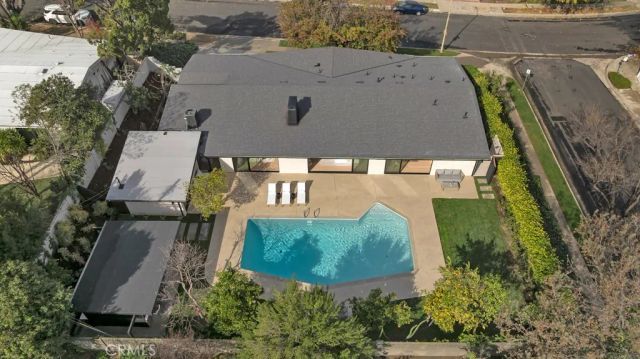 5330 Dubois Avenue, Woodland Hills, CA 91367