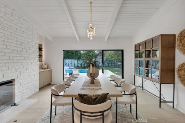 5330 Dubois Avenue, Woodland Hills, CA 91367