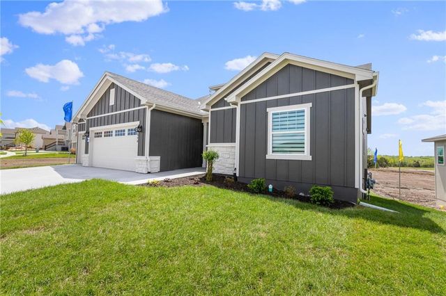 1386 N 163rd Court, Basehor, KS 66007