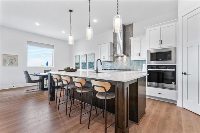 1386 N 163rd Court, Basehor, KS 66007