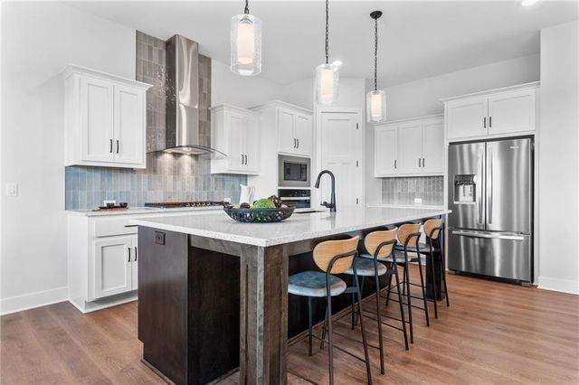 1386 N 163rd Court, Basehor, KS 66007