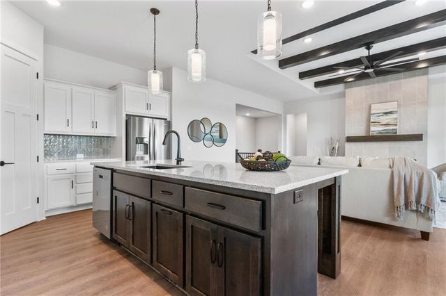 1386 N 163rd Court, Basehor, KS 66007