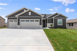 1386 N 163rd Court, Basehor, KS 66007