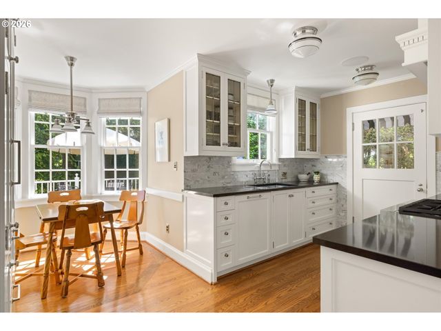 2670 Sw MONTGOMERY Dr, Portland, OR 97201
