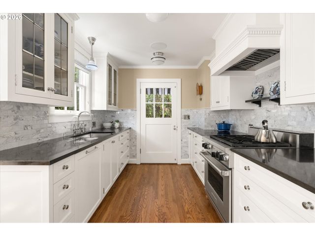 2670 Sw MONTGOMERY Dr, Portland, OR 97201