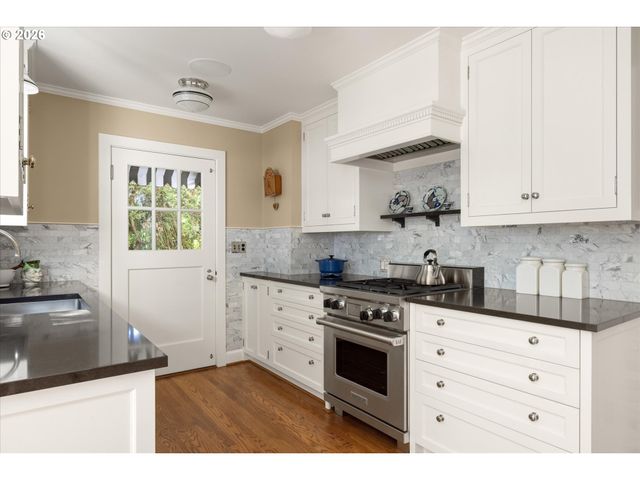 2670 Sw MONTGOMERY Dr, Portland, OR 97201