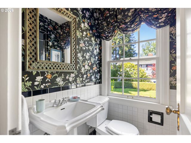 2670 Sw MONTGOMERY Dr, Portland, OR 97201