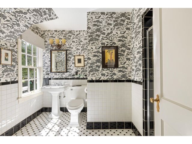 2670 Sw MONTGOMERY Dr, Portland, OR 97201