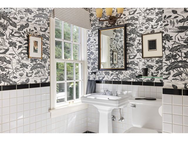 2670 Sw MONTGOMERY Dr, Portland, OR 97201