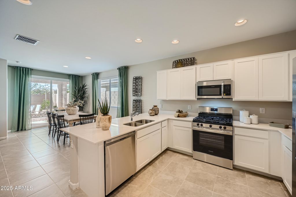 17053 W SWAYBACK Pass, Surprise, AZ 85387 — photo 5