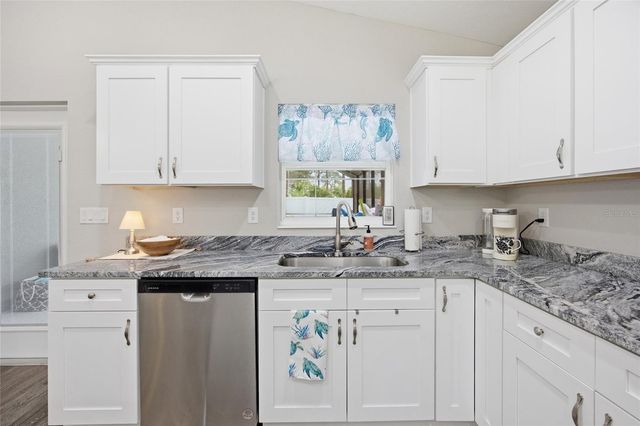141 FISHER WAY, Ocklawaha, FL 32179