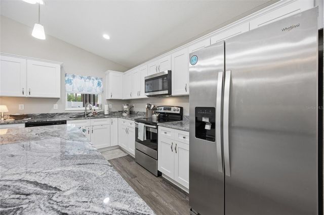 141 FISHER WAY, Ocklawaha, FL 32179