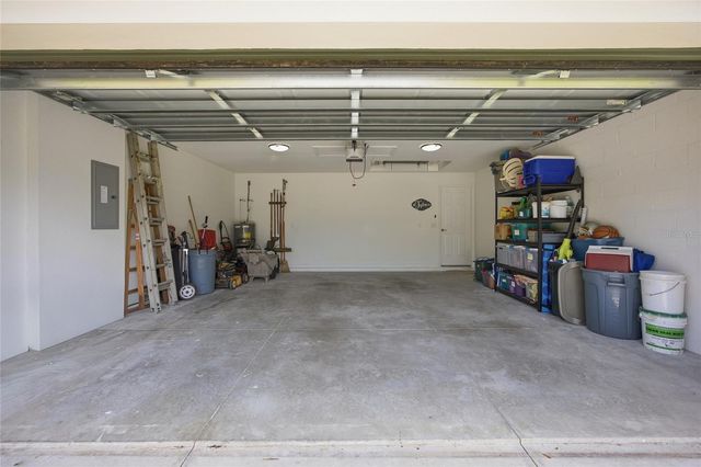 141 FISHER WAY, Ocklawaha, FL 32179