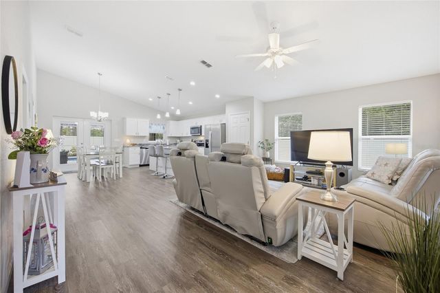141 FISHER WAY, Ocklawaha, FL 32179