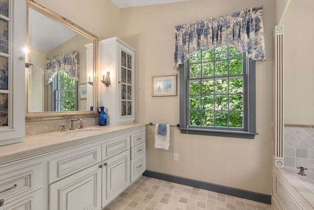 41 Great Rock Rd, Sherborn, MA 01770