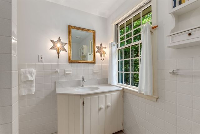 41 Great Rock Rd, Sherborn, MA 01770