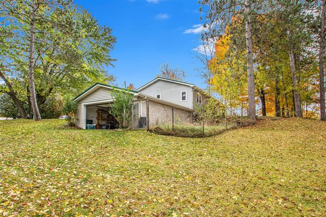 211 N Cedar Street, Evart, MI 49631