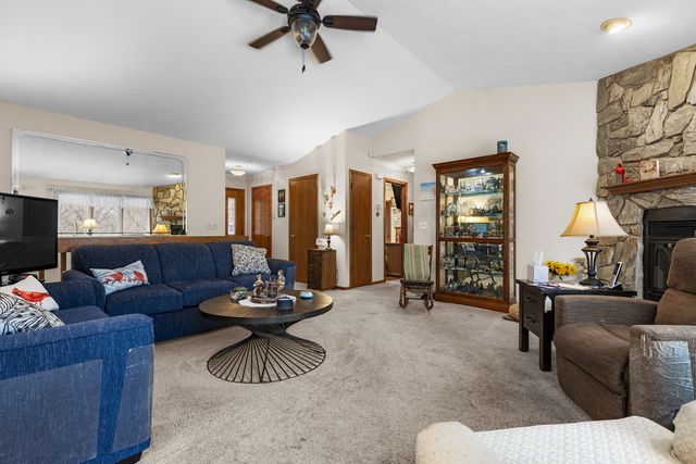 125 Heath Cliff Drive, Poplar Grove, IL 61065