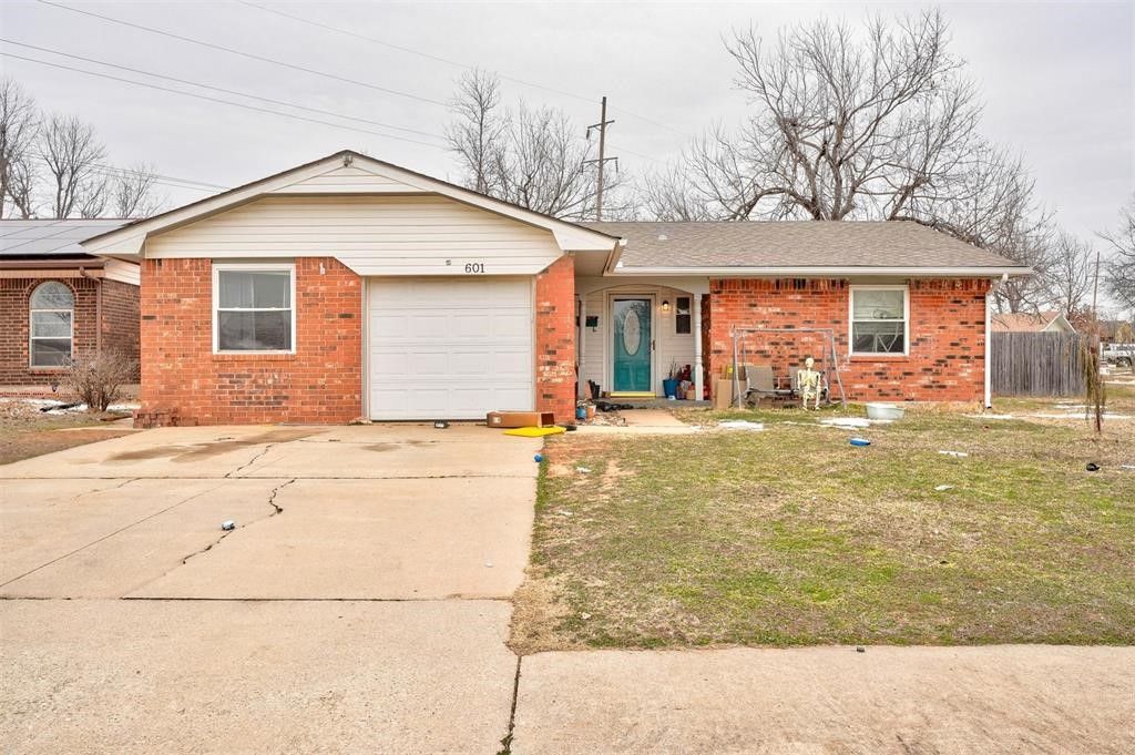 601 Oak Creek Drive, Yukon, OK 73099