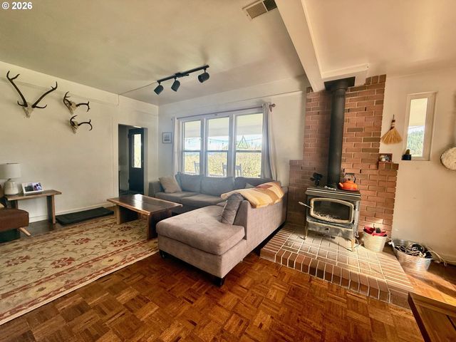 355 BANKS CREEK Rd, Sutherlin, OR 97479