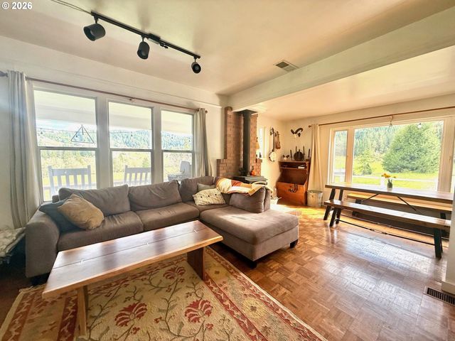 355 BANKS CREEK Rd, Sutherlin, OR 97479