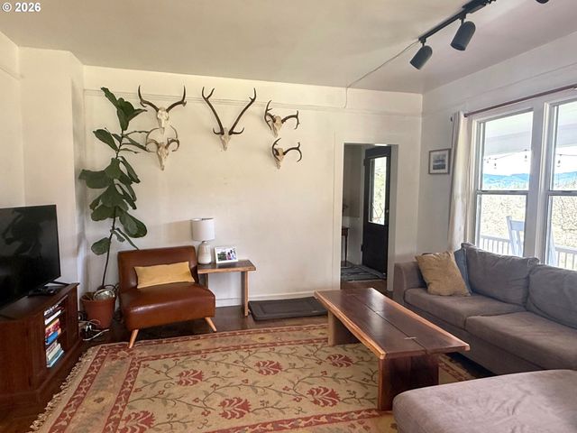 355 BANKS CREEK Rd, Sutherlin, OR 97479