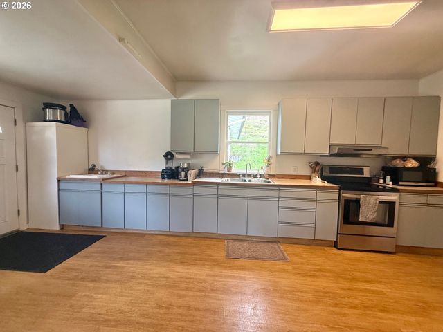 355 BANKS CREEK Rd, Sutherlin, OR 97479