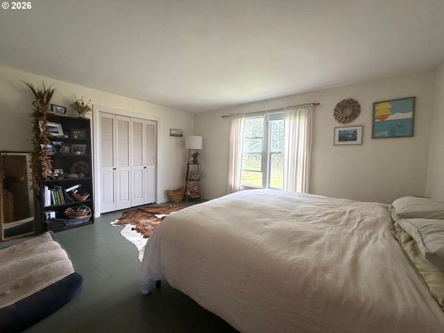 355 BANKS CREEK Rd, Sutherlin, OR 97479