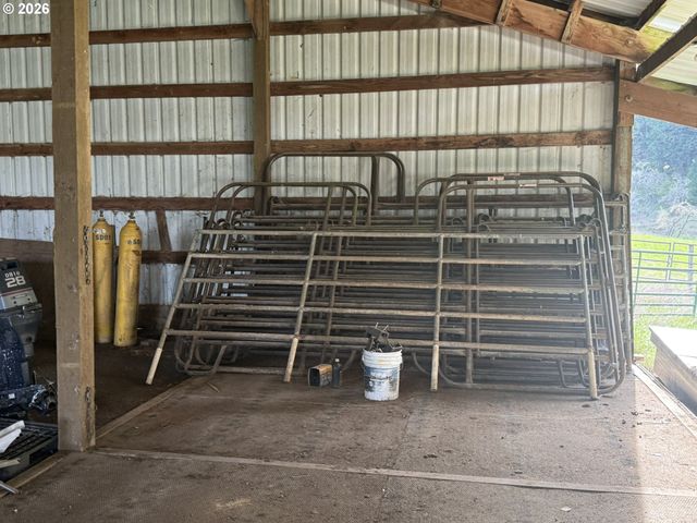 355 BANKS CREEK Rd, Sutherlin, OR 97479