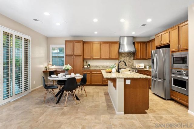 2690 Ponderosa Ct, Escondido, CA 92027