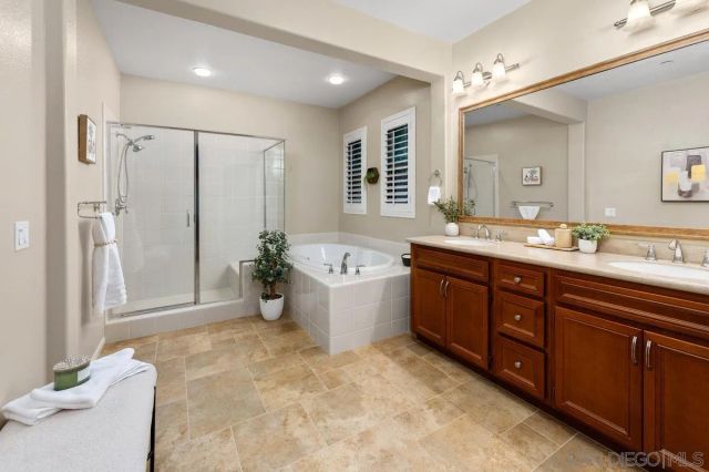 2690 Ponderosa Ct, Escondido, CA 92027