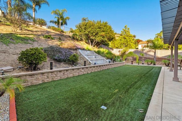 2690 Ponderosa Ct, Escondido, CA 92027