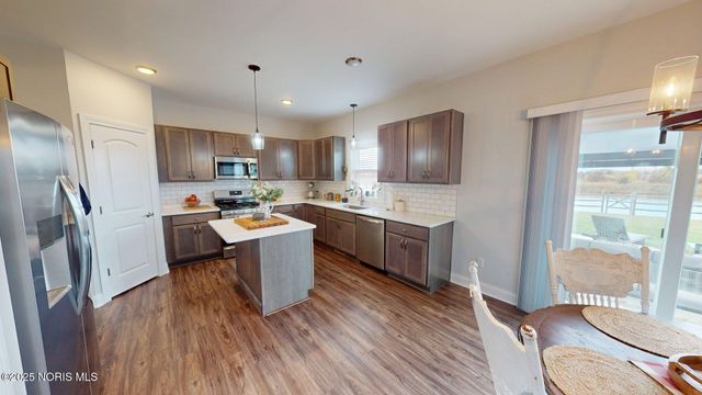 1600 Falcon Cove, Waterville, OH 43566