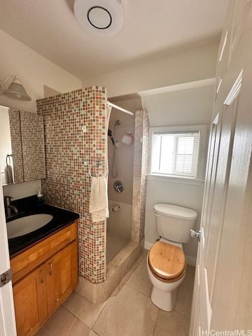 2705 Kaaha Street, Honolulu, HI 96826