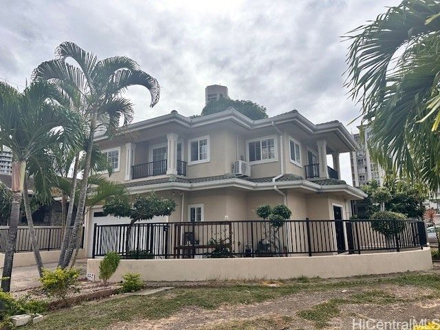 2705 Kaaha Street, Honolulu, HI 96826