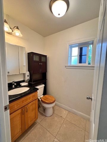 2705 Kaaha Street, Honolulu, HI 96826