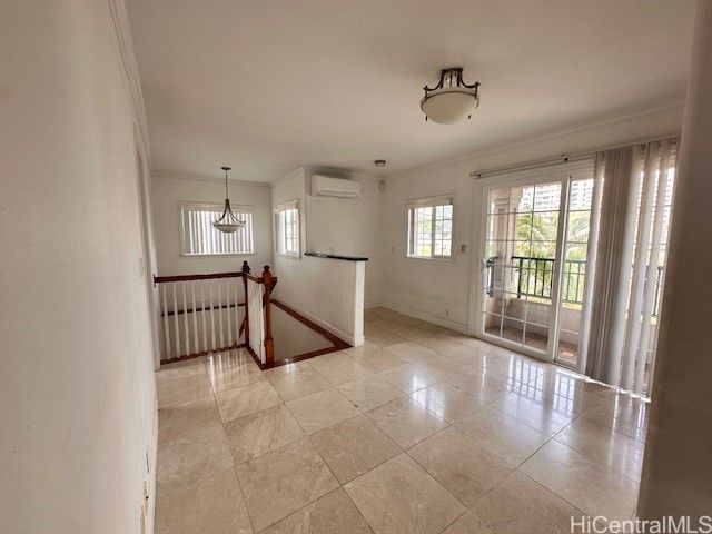 2705 Kaaha Street, Honolulu, HI 96826