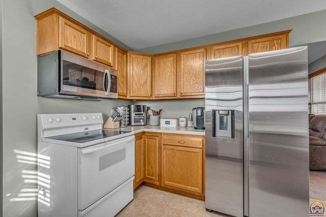 3704 NW Cherry Creek DR, Topeka, KS 66618