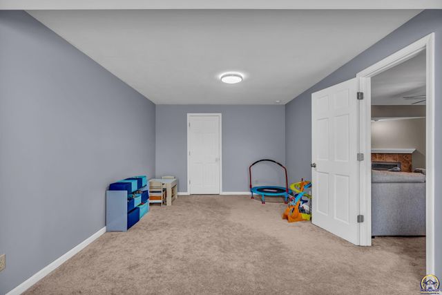 3704 NW Cherry Creek DR, Topeka, KS 66618