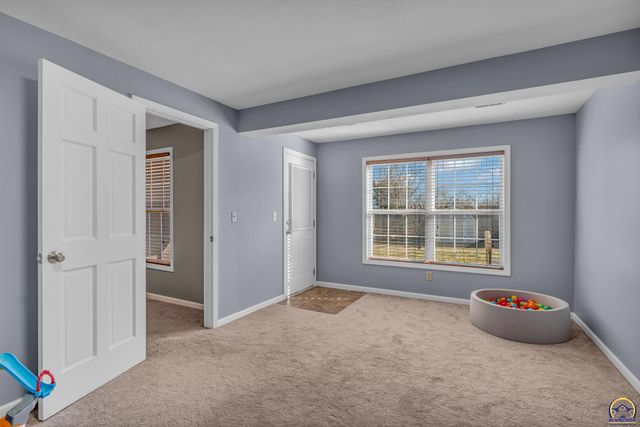 3704 NW Cherry Creek DR, Topeka, KS 66618