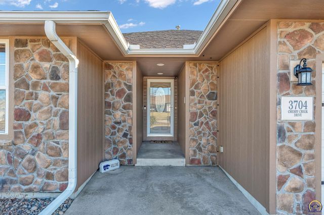 3704 NW Cherry Creek DR, Topeka, KS 66618