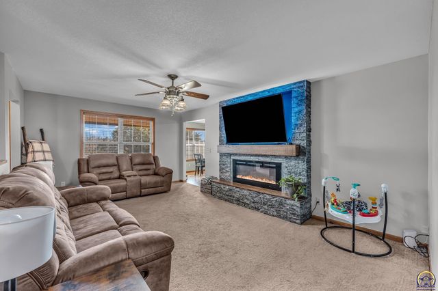 3704 NW Cherry Creek DR, Topeka, KS 66618